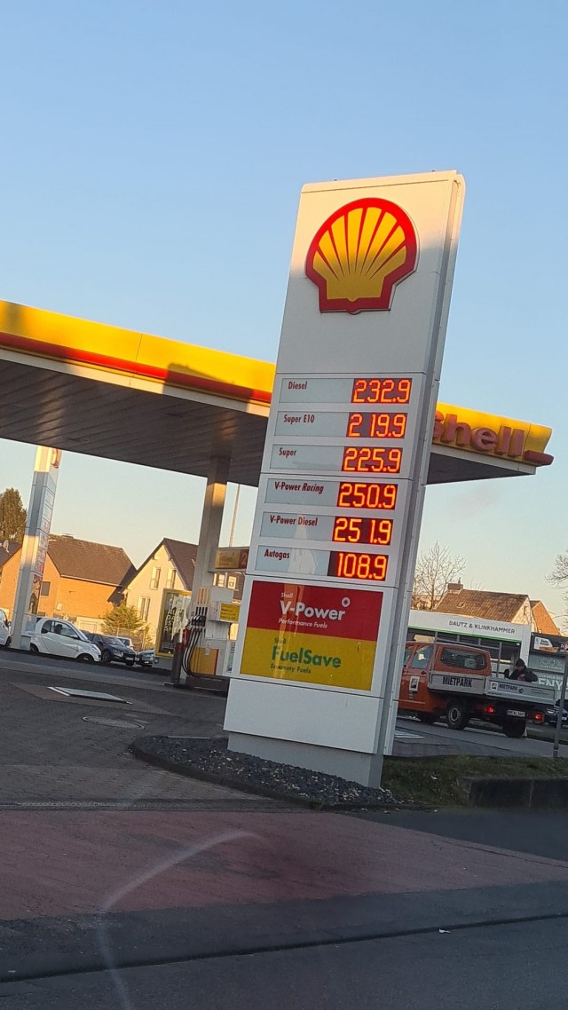 Цена на нефть в Японии в среду выросла до максимума