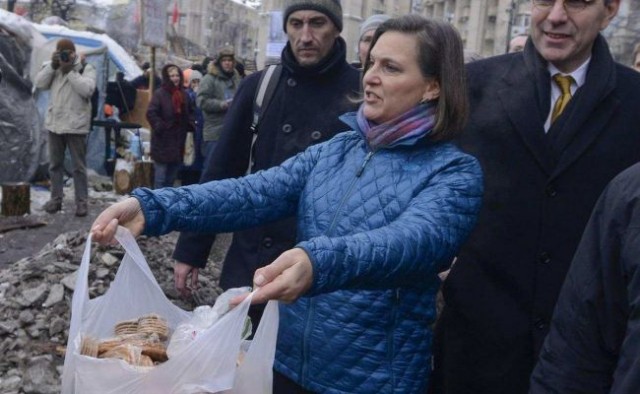 Нуланд считает, что НАТО может участвовать в эвакуации из Мариуполя