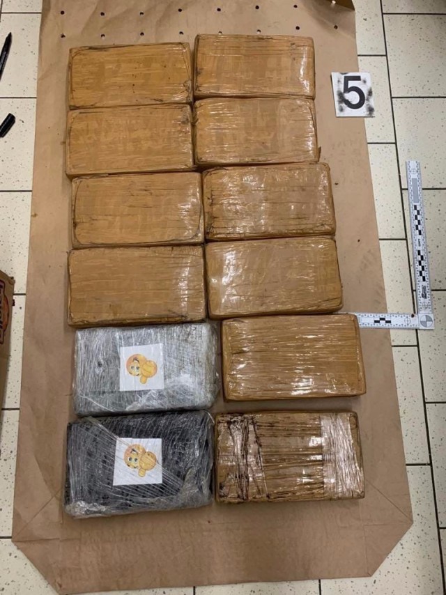 В Чехии работники двух супермаркетов обнаружили у себя на складах в ящиках с бананами упаковки с кокаином