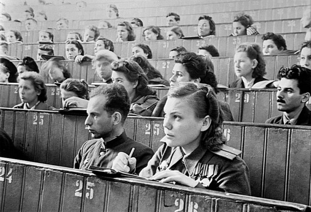 Работа и быт в предвоенной деревне в черно-белых фотографиях