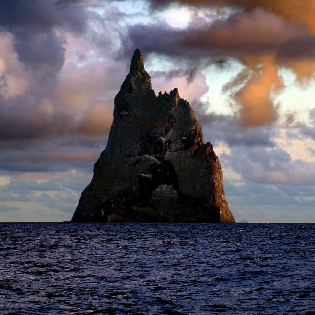 Пирамида Болла - самая большая скала в море