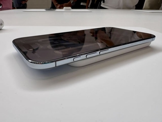 iPhone Air со специальным пауэрбанком от Apple показали на фото