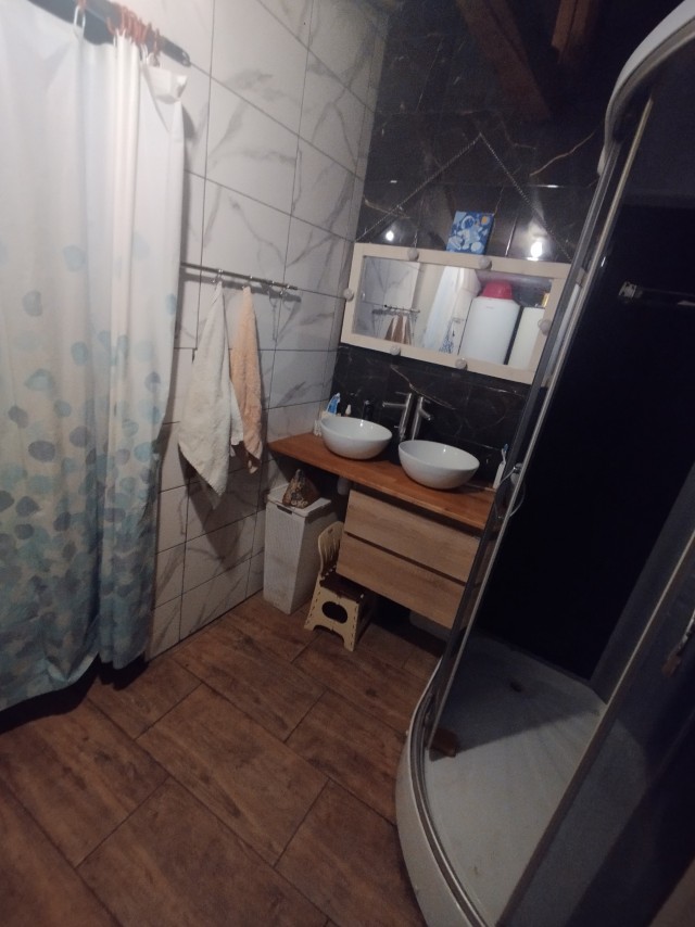Вот Вы видите связь между шаровой опорой, водонагревателем и тумбой под раковину?