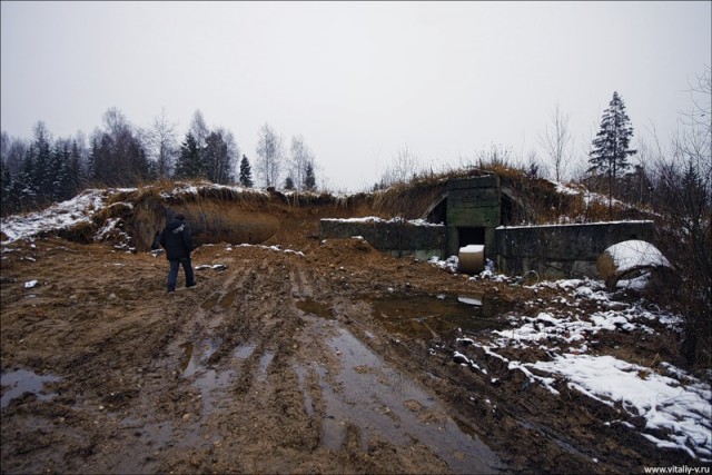 Заброшенный военный городок.