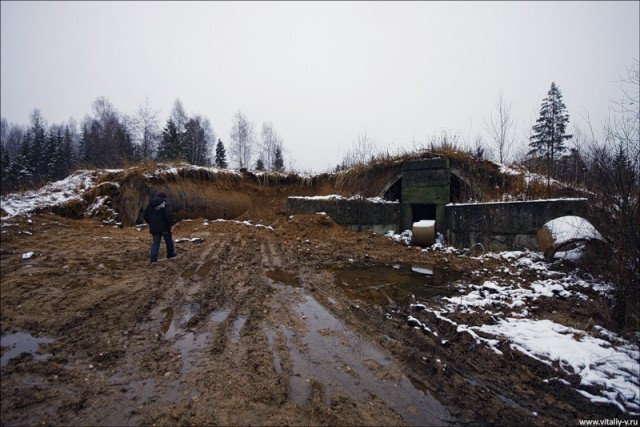 Заброшенный военный городок.