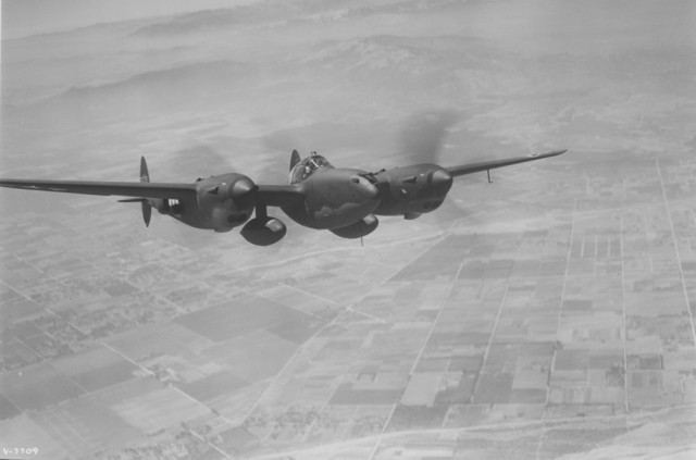 Многоцелевой истребитель P-38 «Lightning»