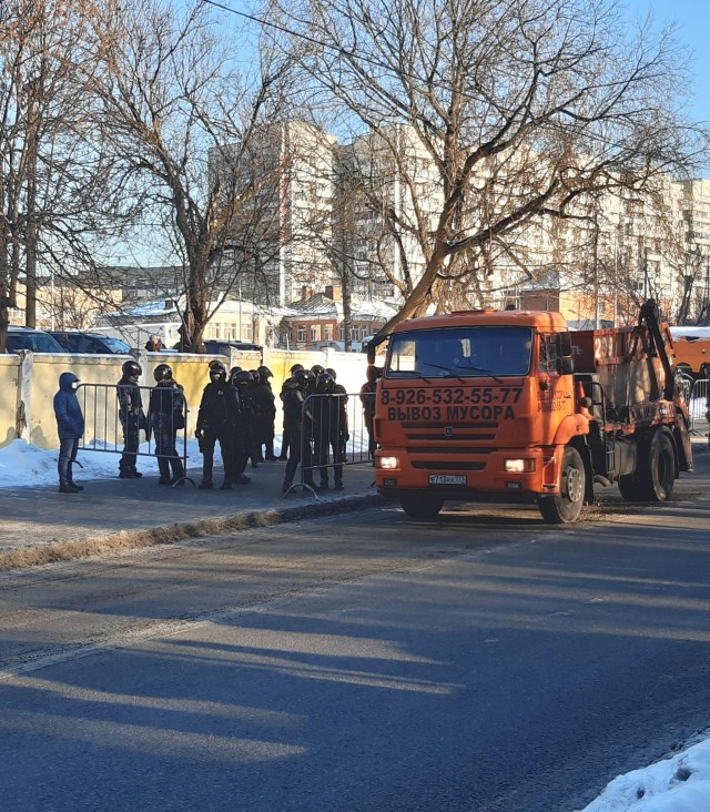 Бдят неусыпно... Прямо сейчас у Мосгорсуда