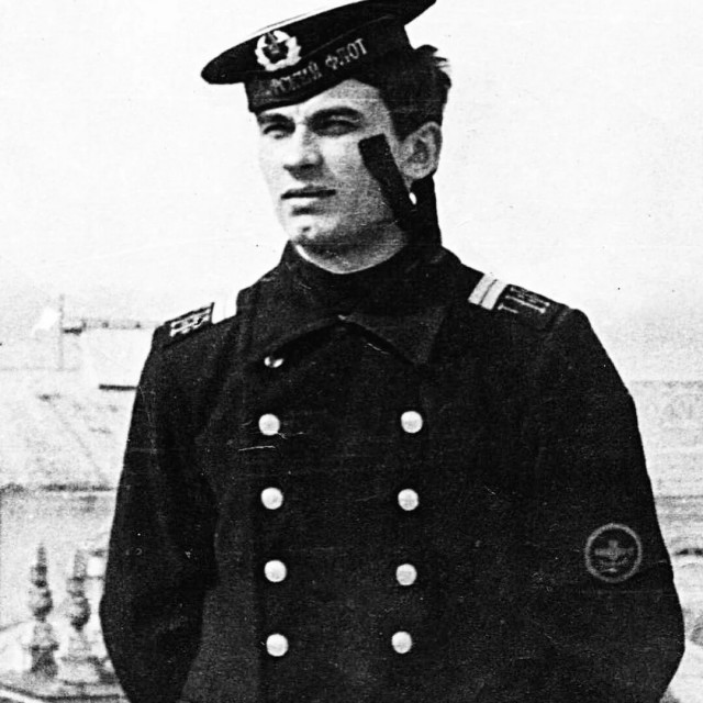 Армейские фотографии советских знаменитостей.