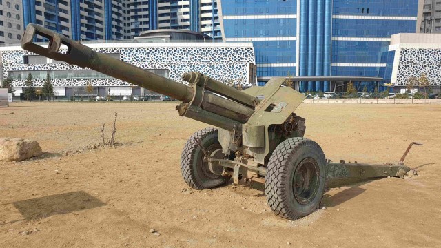 Выставка трофейной военной техники в Баку