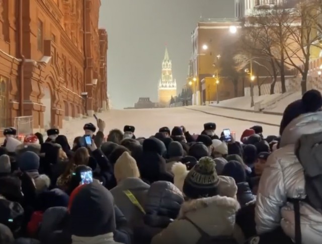 В Госдуме призвали убрать захоронения лидеров СССР с Красной площади