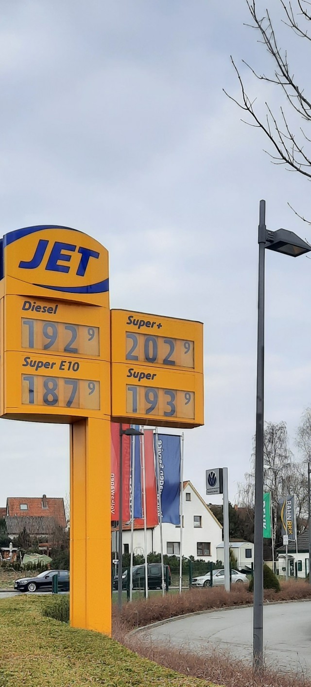 В декабре в Германии литр топлива стоил 1,55 евро