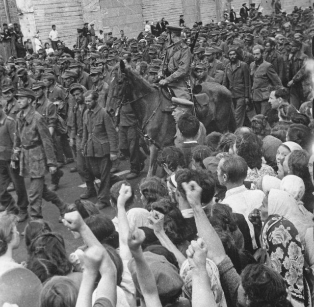 Фотографии связанных с историей Красной и Советской Армии.