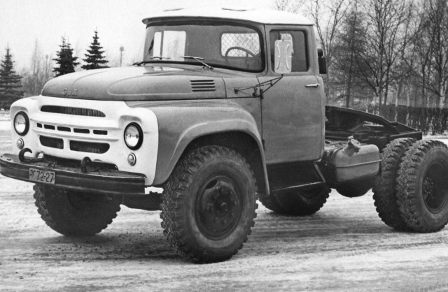 Диорама ЗИЛ-130 и дом родной