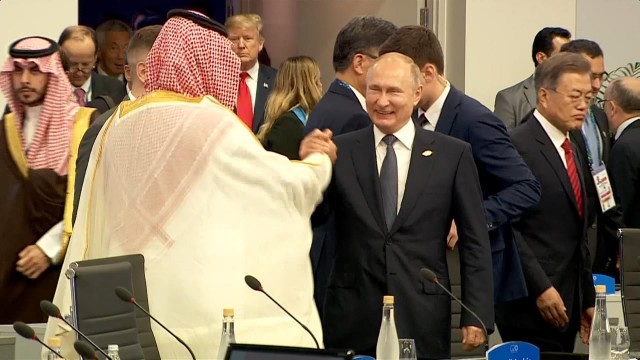 Банки ОАЭ, Кипра и Швейцарии сообщили о скорой заморозке счетов россиян
