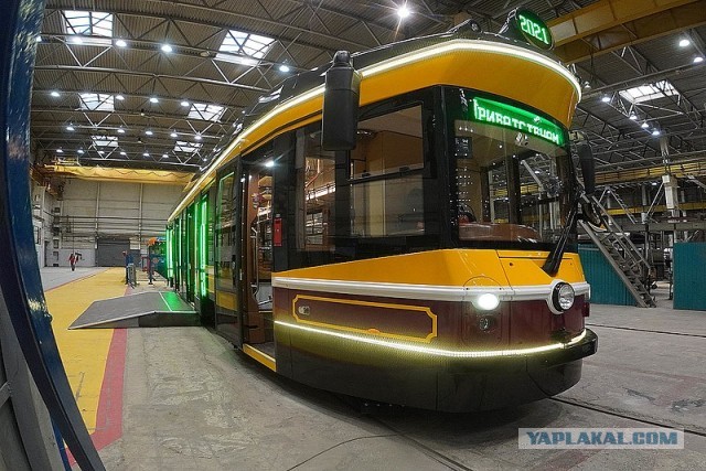 Первый ретротрамвай для Петербурга собрали и на этих выходных доставят в город для испытаний