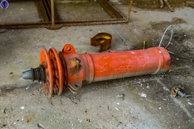 Заброшенный дальний ракетоносец Ту-22М3, забытый в бывшем ремонтном цехе