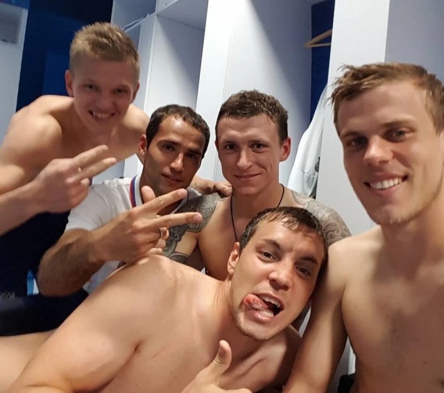 А вы говорите кривоногие... напихали лучшей сборной по футболу!