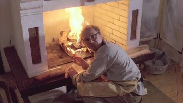 В Екатеринбурге выбрали эскиз памятника Балабанову. Режиссер изображен на нём сидящим в пустом вагоне трамвая.