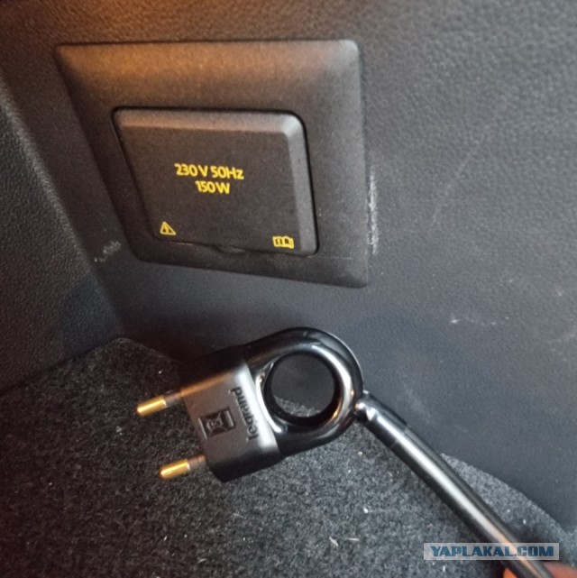 Можно ли в встроенную в авто розетку на 220 включать фен для волос?