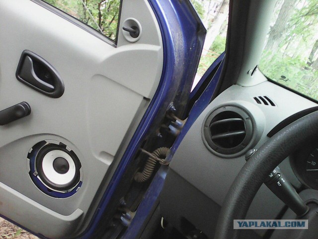 Как владелец Логана автозвук доводил до ума