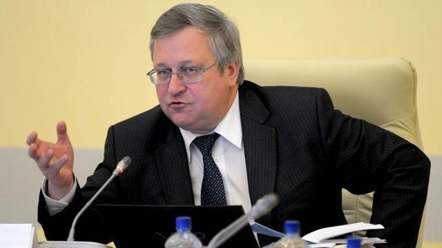 Демограф предложил облагать налогом молодежь за малодетность