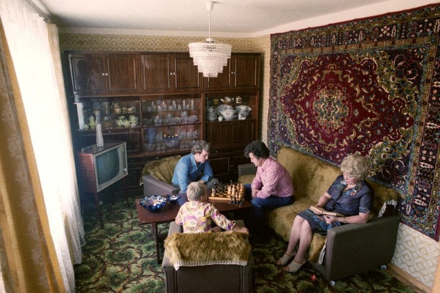 Сверление отверстия в стене, 1973 год