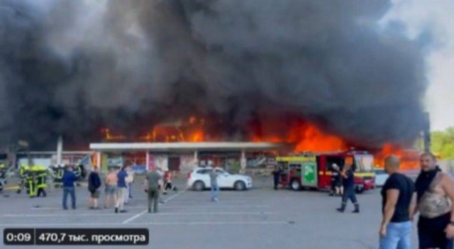 Видео  с камер видеонаблюдения во время  удара по Кремнчугу