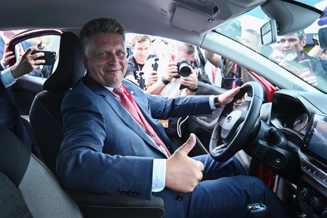 Власти снова обсуждают меры поддержки "АвтоВАЗа" из-за роста его долговой нагрузки