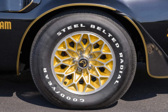 1977 Pontiac Firebird Trans Am Y82. Автопятница №147