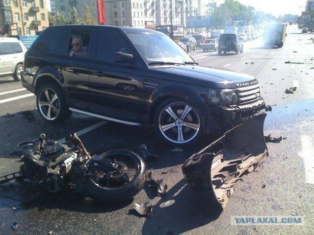 Водитель Рейнджа давит мотоциклистов