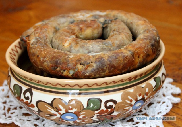 Украинская кухня. Колбаса жаренная в глечиках