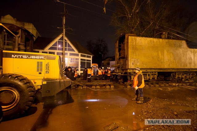 Транспортировка паровоза в Саратове