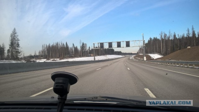 Скучный фоторепортаж с московской автодороги, где ничего не происходит