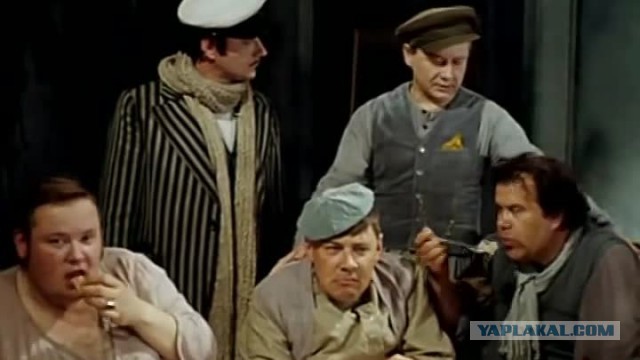 Премьер Медведев предложил больше не давать сиротам жильё в собственность