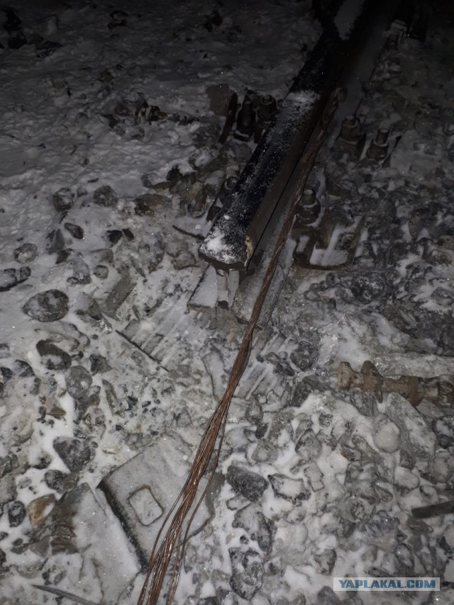 В Омской области сошел с рельсов грузовой поезд с танками