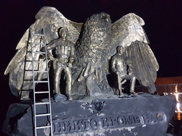 Памятник десантникам, открытый вчера в Лежневе
