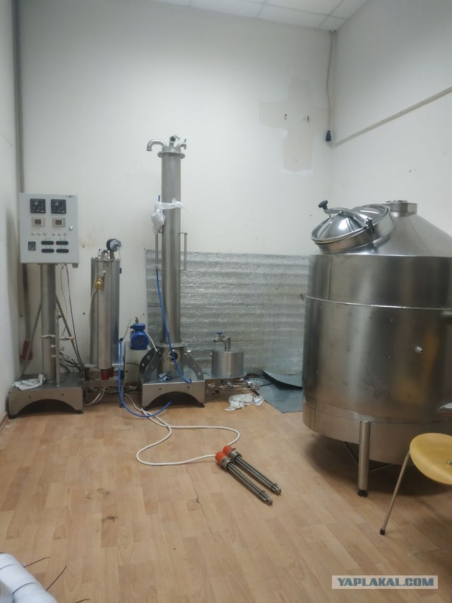 Наш притончик гонит самогончик