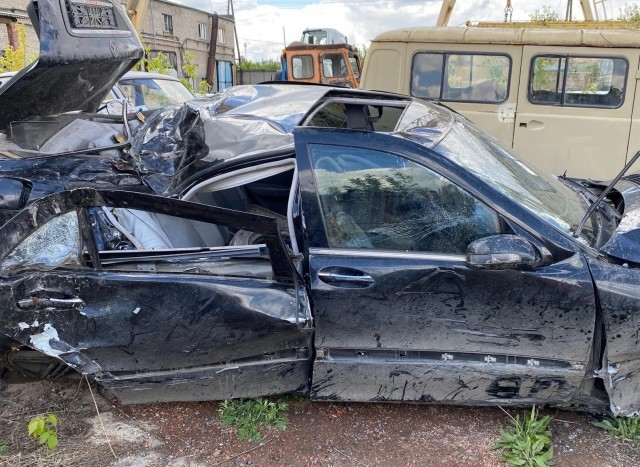 Водитель Mercedes не справился с управлением и влетел в стену жилого дома на Зубовском бульваре в центре Москвы.