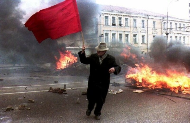 1993 год России в фотографиях: генерал Руцкой, бомбилы и новые русские