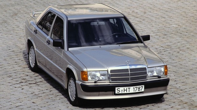 Маленький, но настоящий: как создавали Mercedes 190 и почему он стал звездой