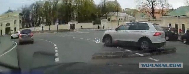 Автор видео искренне считает, что он прав