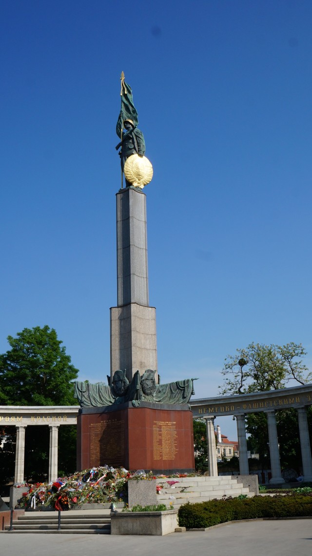 Тем временем в центре Вены