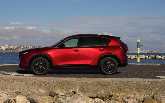 Mazda Motor провела мировую премьеру компактного кроссовера CX-5 нового (третьего по счету) поколения