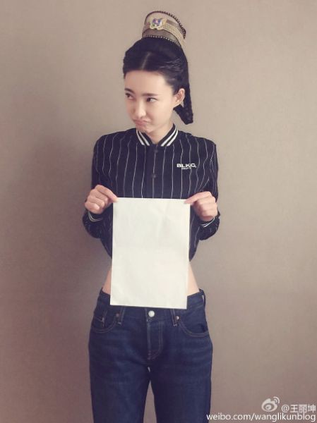 Не каждая девушка сможет пройти проверку талии листом бумаги