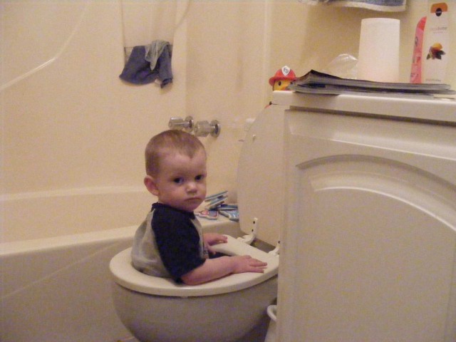 13 фото детей, которых на секунду оставили в комнате одних