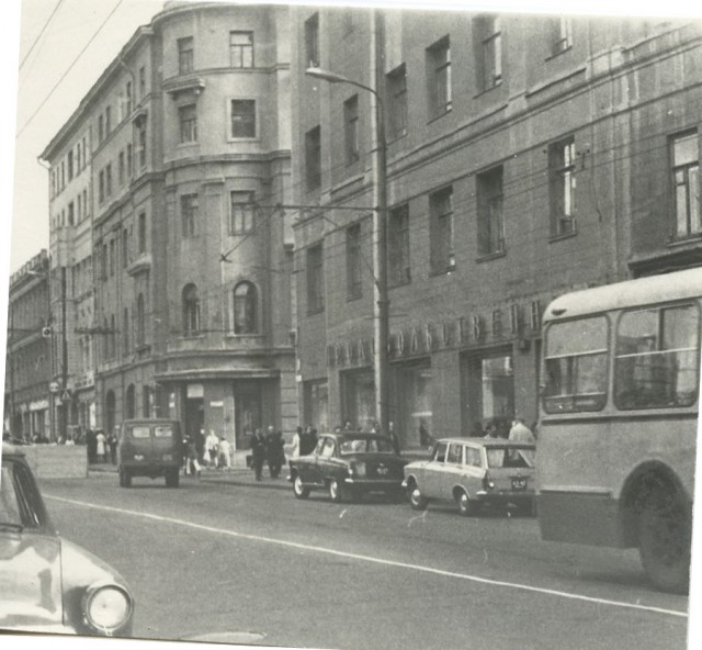 Арбат. Просто Арбат. Тот ещё, старый