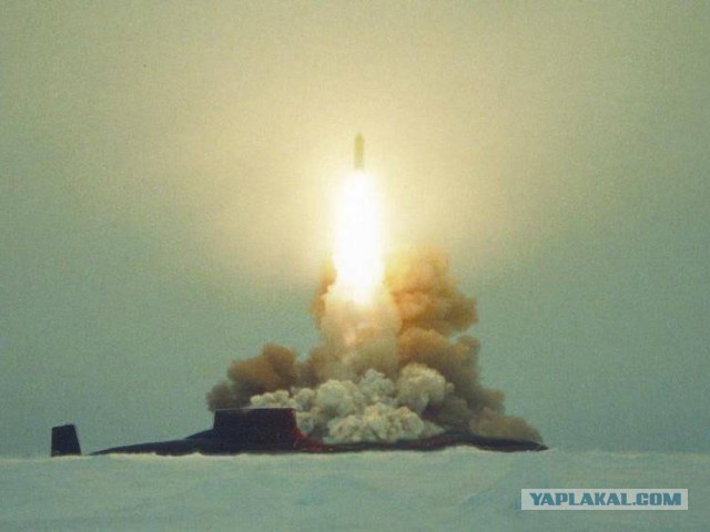 Гордость ВМС США застряла во льдах Арктики во время учебных стрельб по «России»
