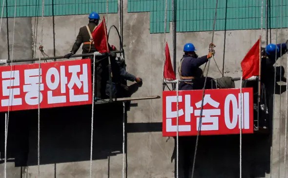 Плиточники из КНДР