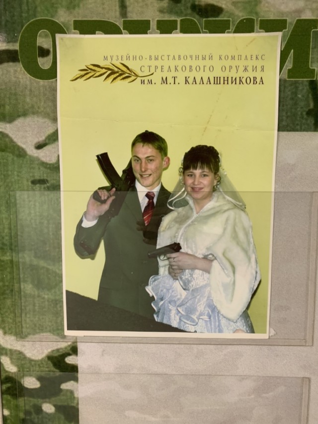 А обещал незабываемую фотосессию, шаромыжник