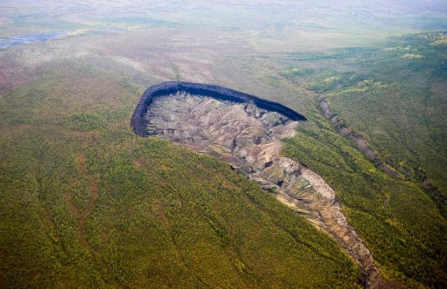 Ученые сообщили о стремительном росте Батагайского кратера в Якутии